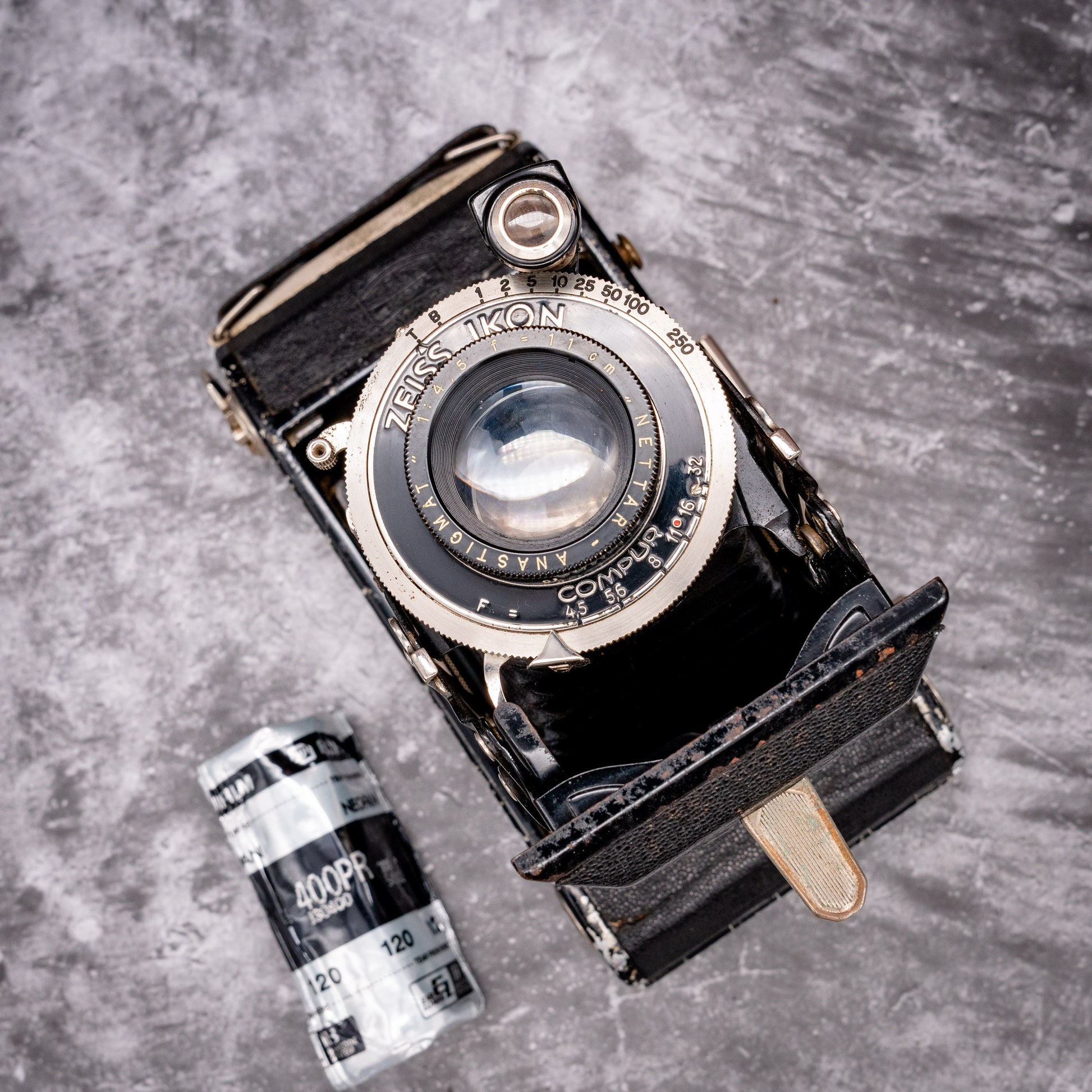 Medium Format Film Camera Kit Zeiss Ikon Nettar 512/2 Roll Of Expired Film